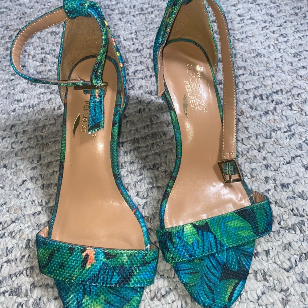 Cute floral open toe short heels!